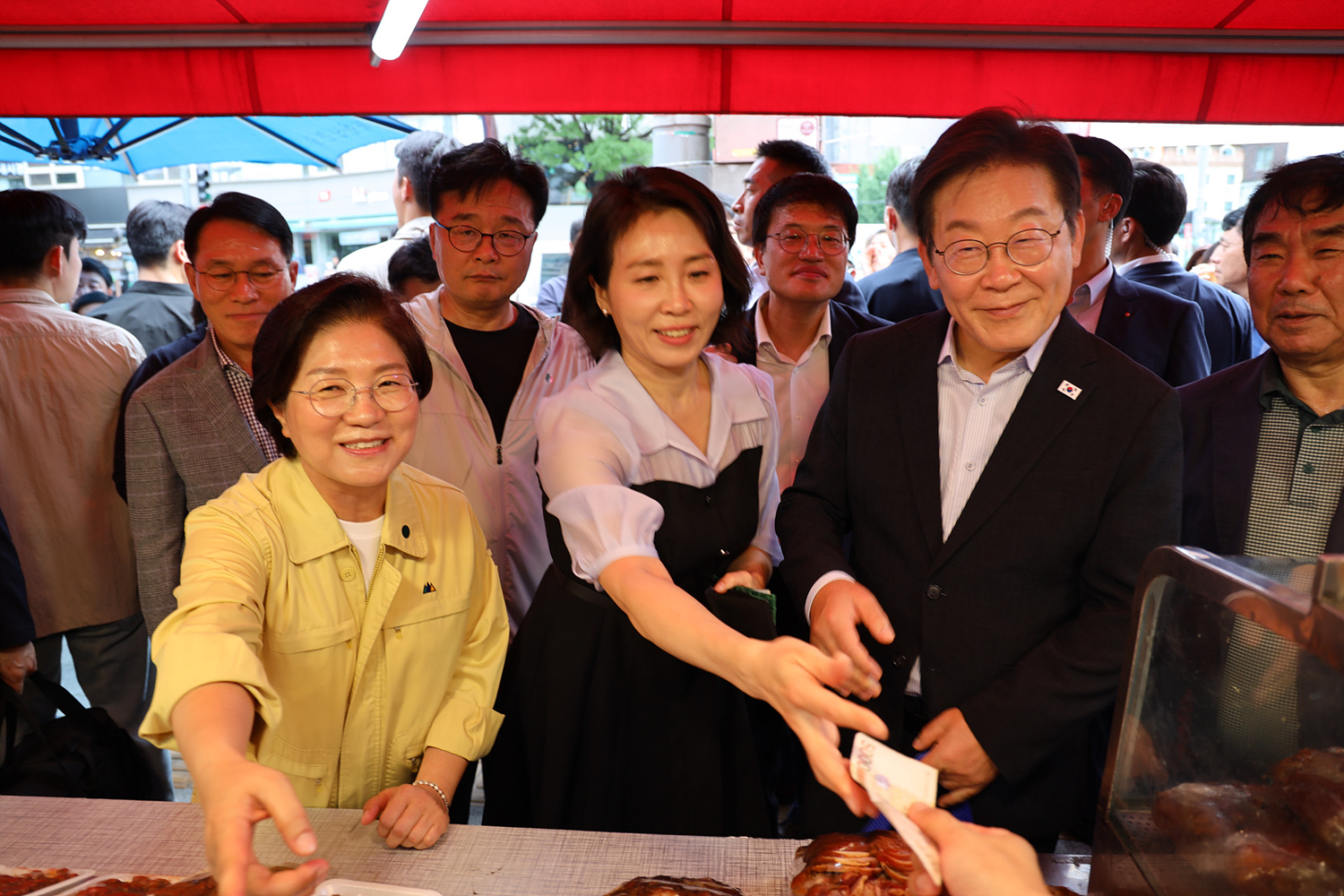 이재명 대통령 내외 연서시장 및 진관사 방문 이미지