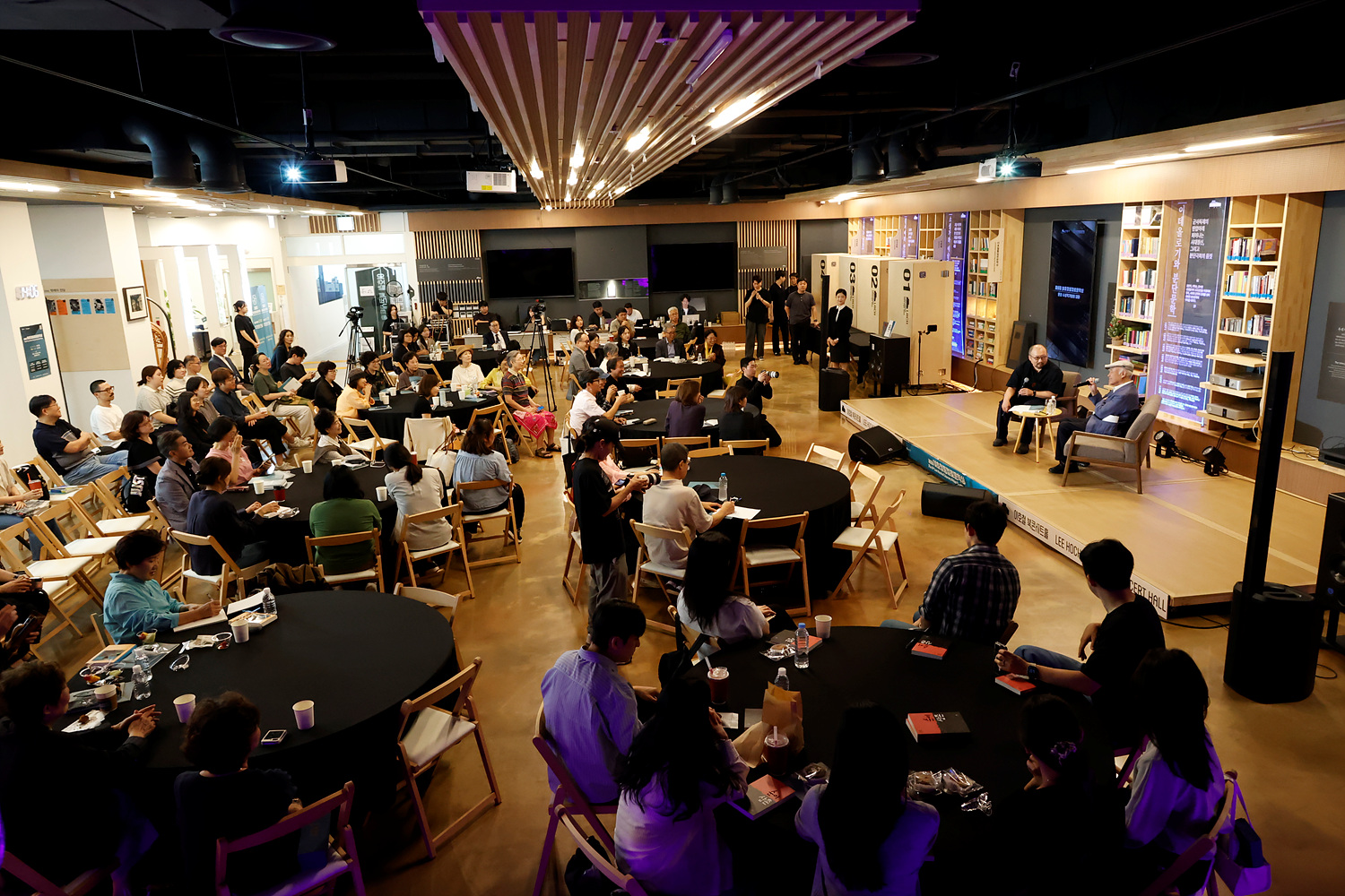 제9회 이호철통일로문학상 수상작가의 만남 이미지