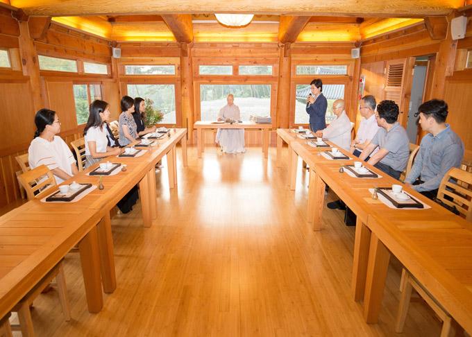 서울시 출입 기자단 진관사 방문 이미지